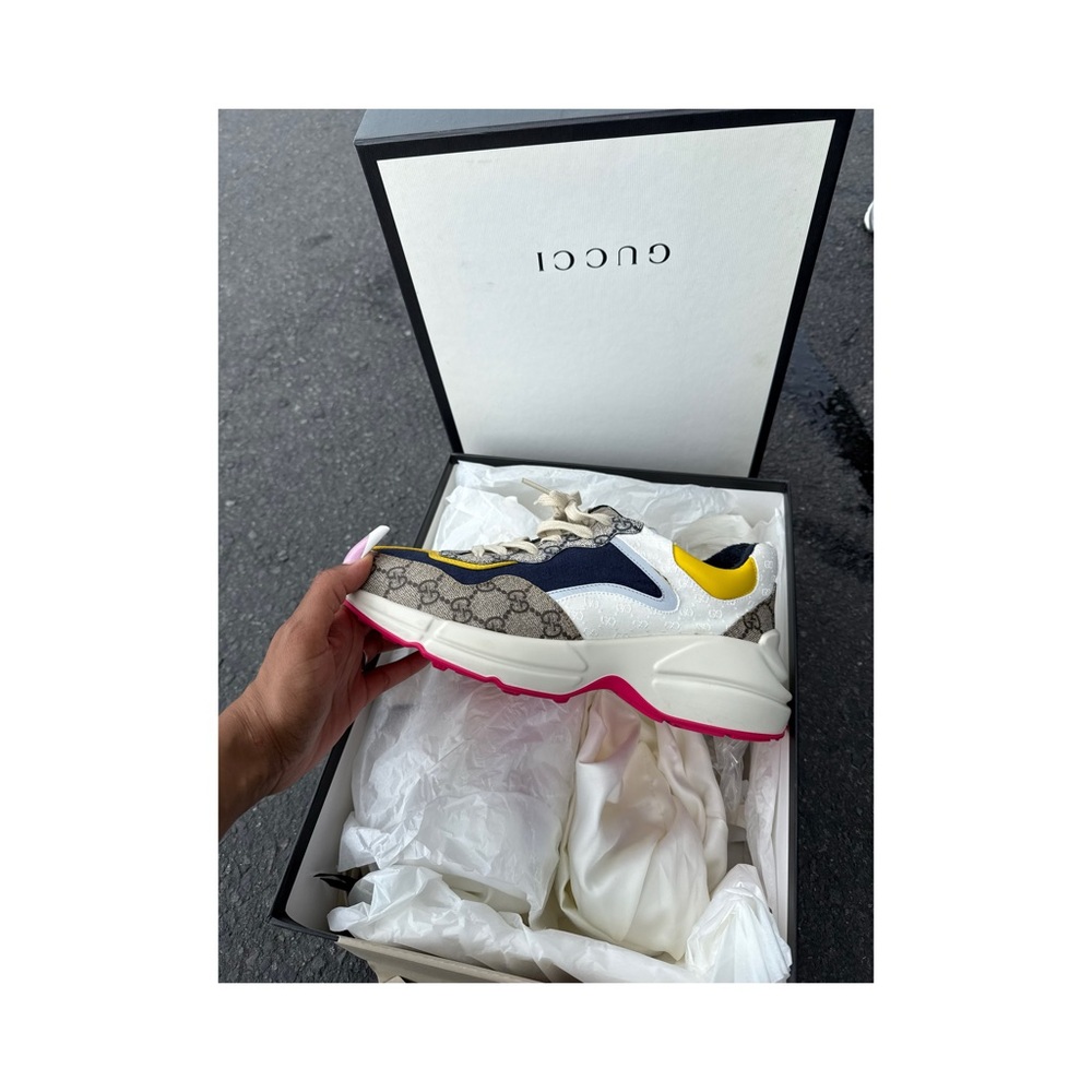Gucci White and Pink Accent Sneakers